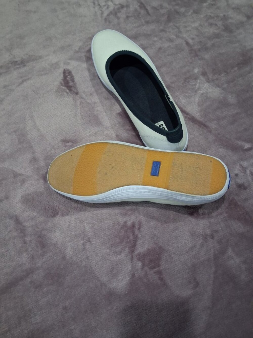 KEDS WHITE Slip-Ons size 9 - Picture 4 of 4